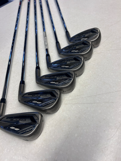 Cobra DARKSPEED Regular Stål 5-Pw - Demoklubba