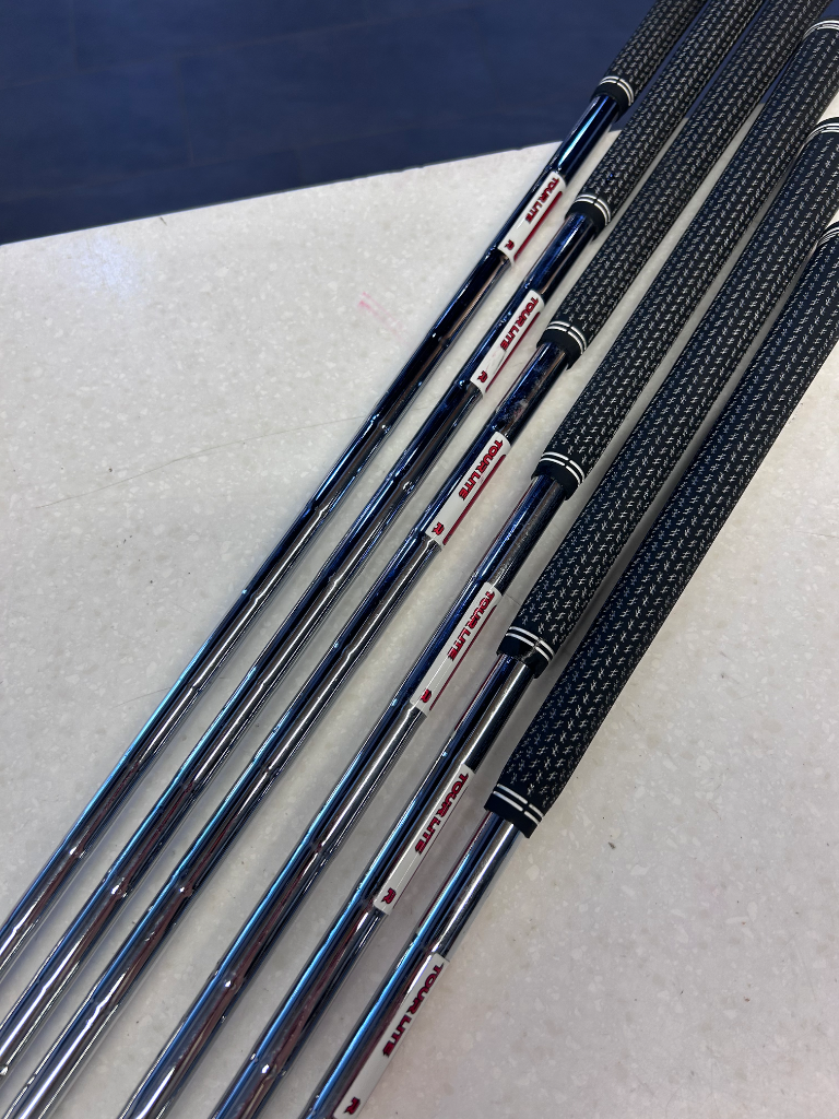 Cobra DARKSPEED Regular Stål 5-Pw - Demoklubba