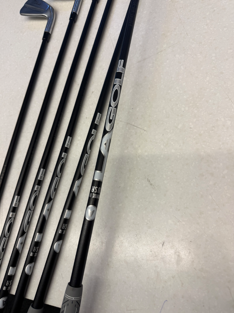 Titleist T250 Stiff LAGOLF Grafit 5-Pw Rh - Demoklubba