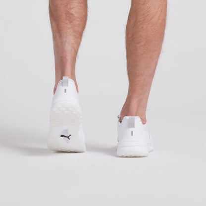 Puma Ignite Elevate 2 golfsko herr White/Black, buren på fot i närbild