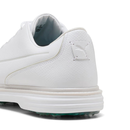 Puma Avant Tour golfsko herr White/Feather Gray, sedd bakifrån med snakeskin-häl